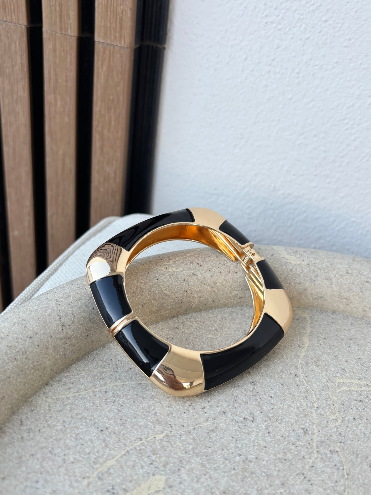 Pulsera cuadrada negra