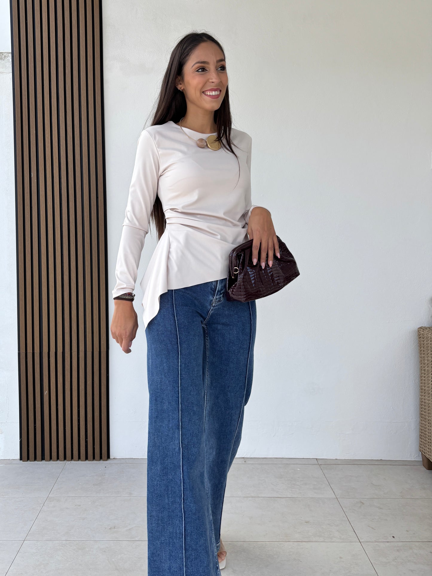 Blusa frunce volante beige