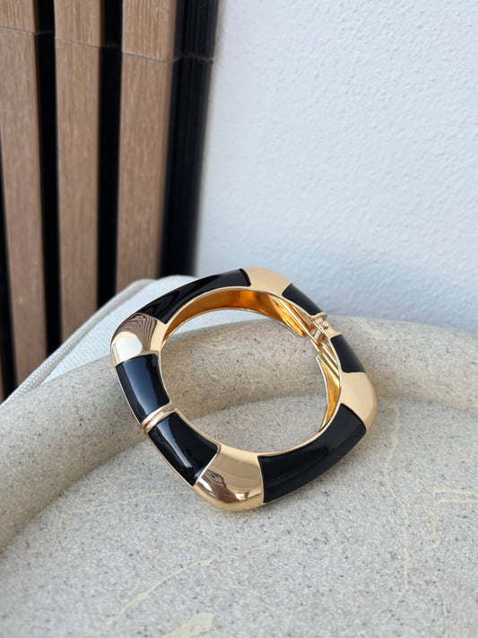 Pulsera cuadrada negra
