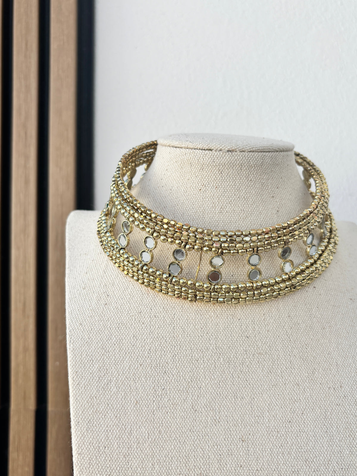 Choker Emaeva