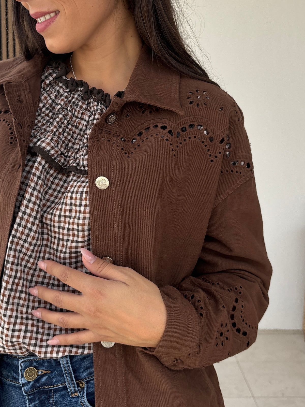 Chaqueta perforada marrón