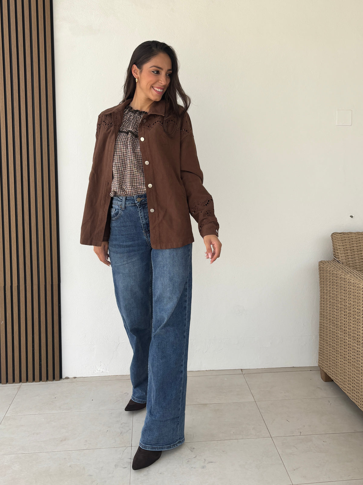 Chaqueta perforada marrón