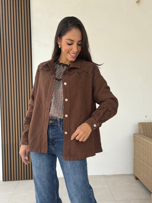 Chaqueta perforada marrón