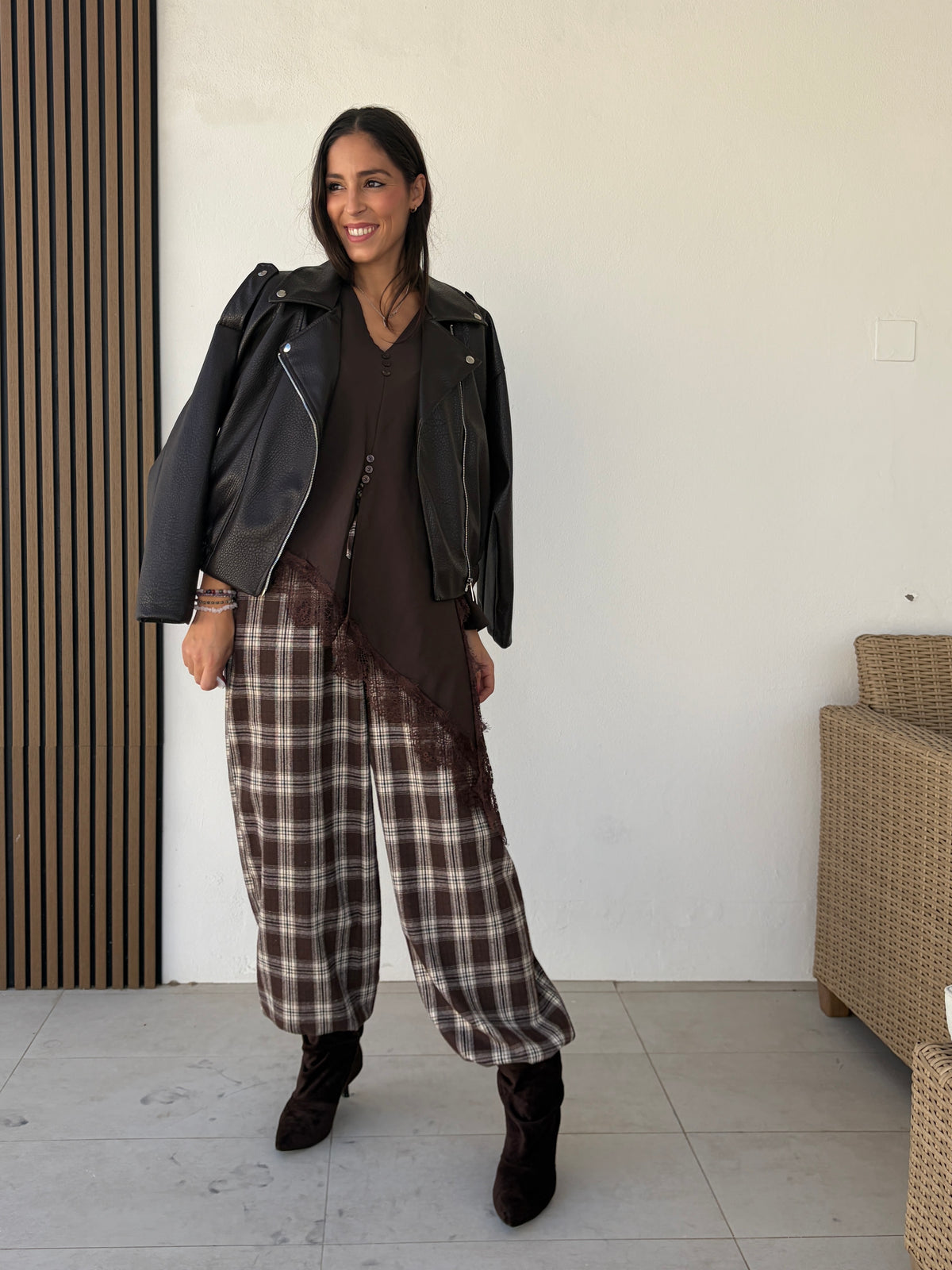 Pantalón bombacho cuadro marrón