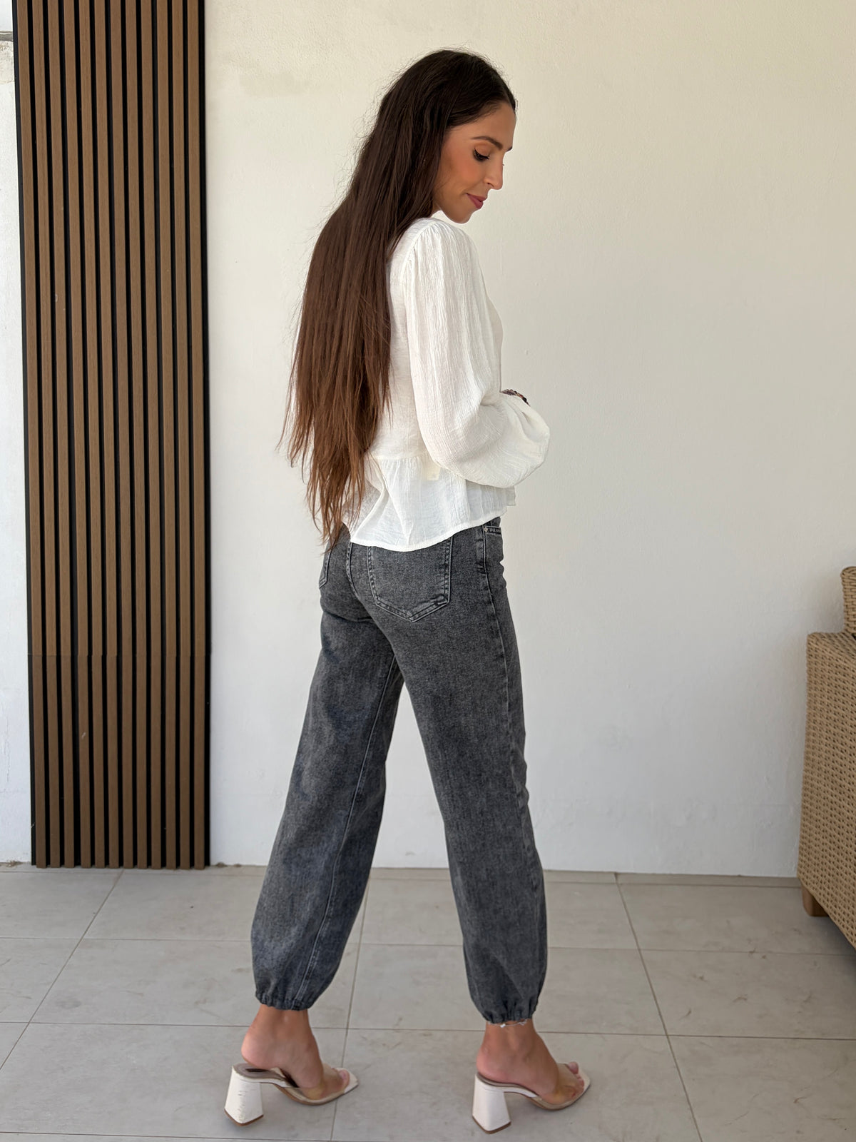 Pantalón bombacho gris