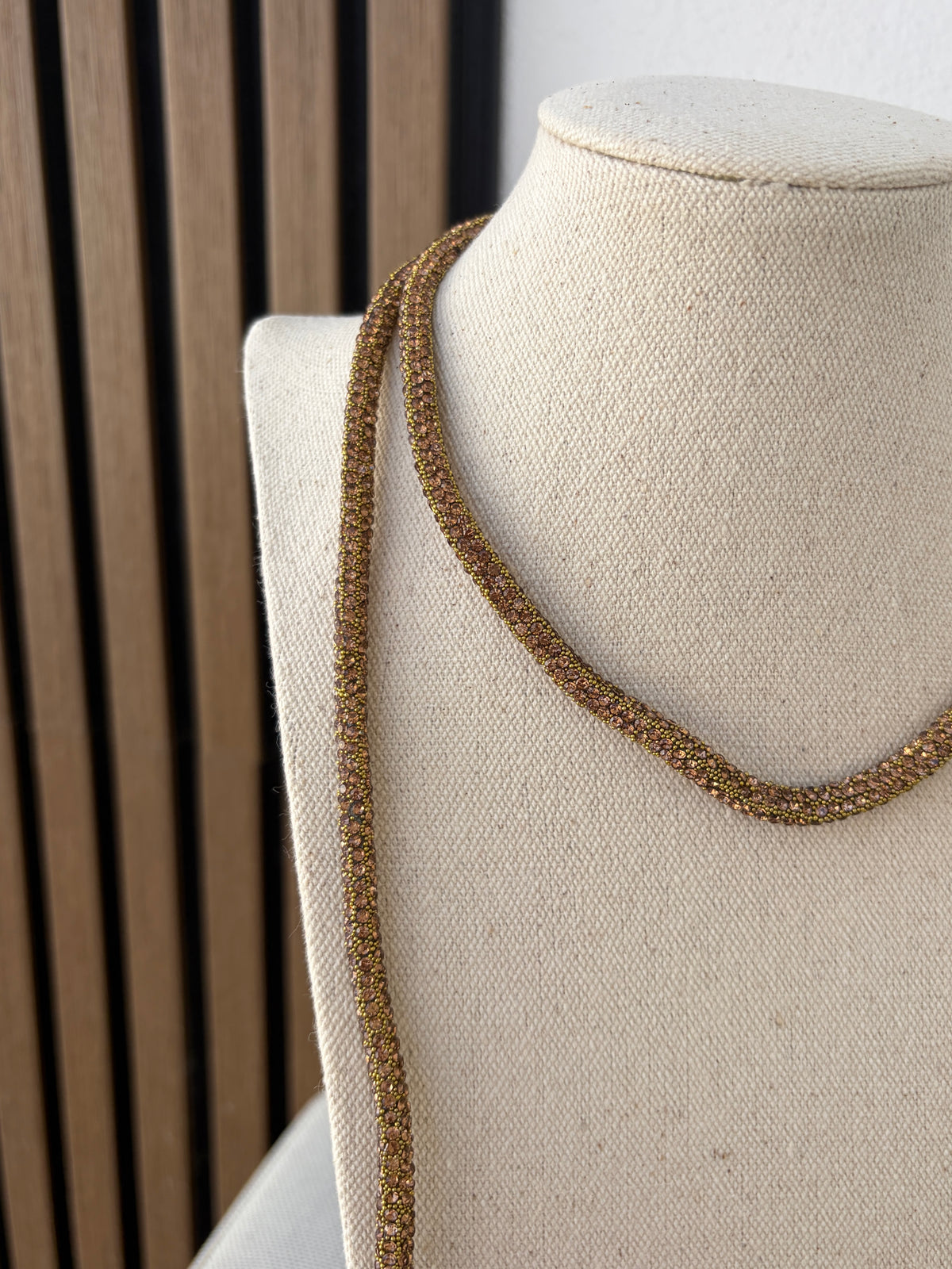 Collar serpentina dorado