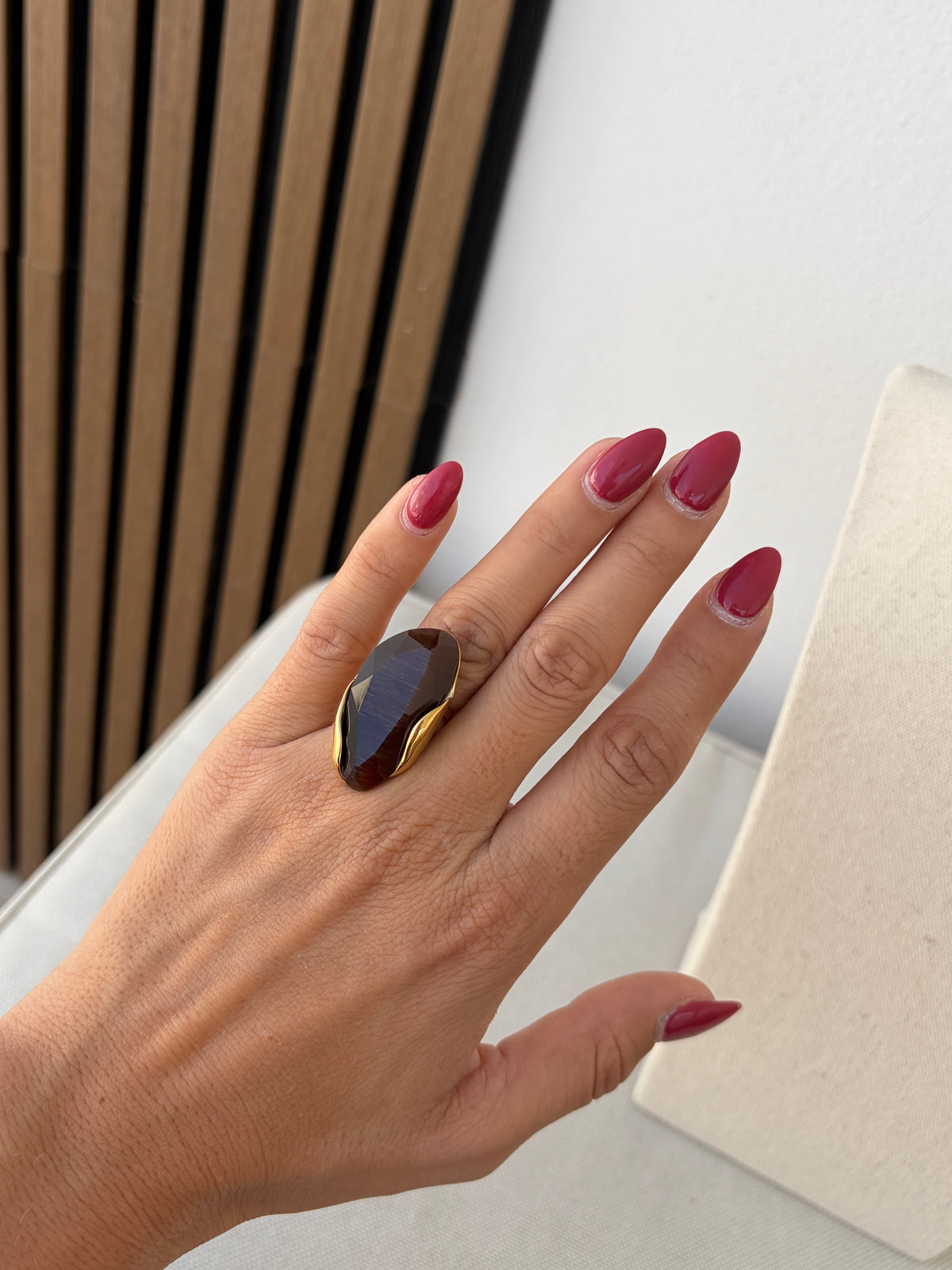 Anillo piedra marrón