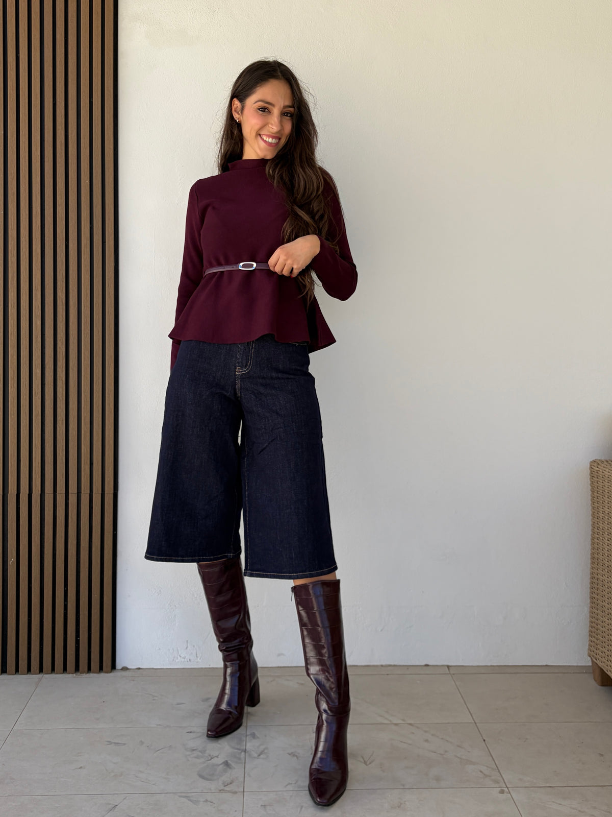 Blusa cinturon-punto burdeos