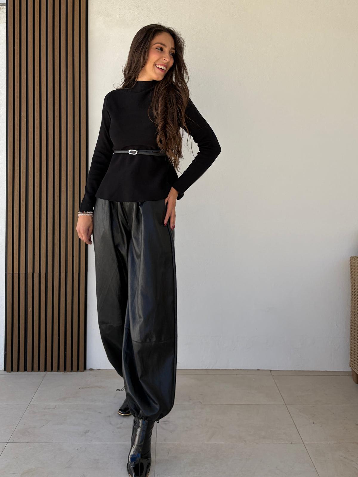 Pantalón bombacho polipiel negro