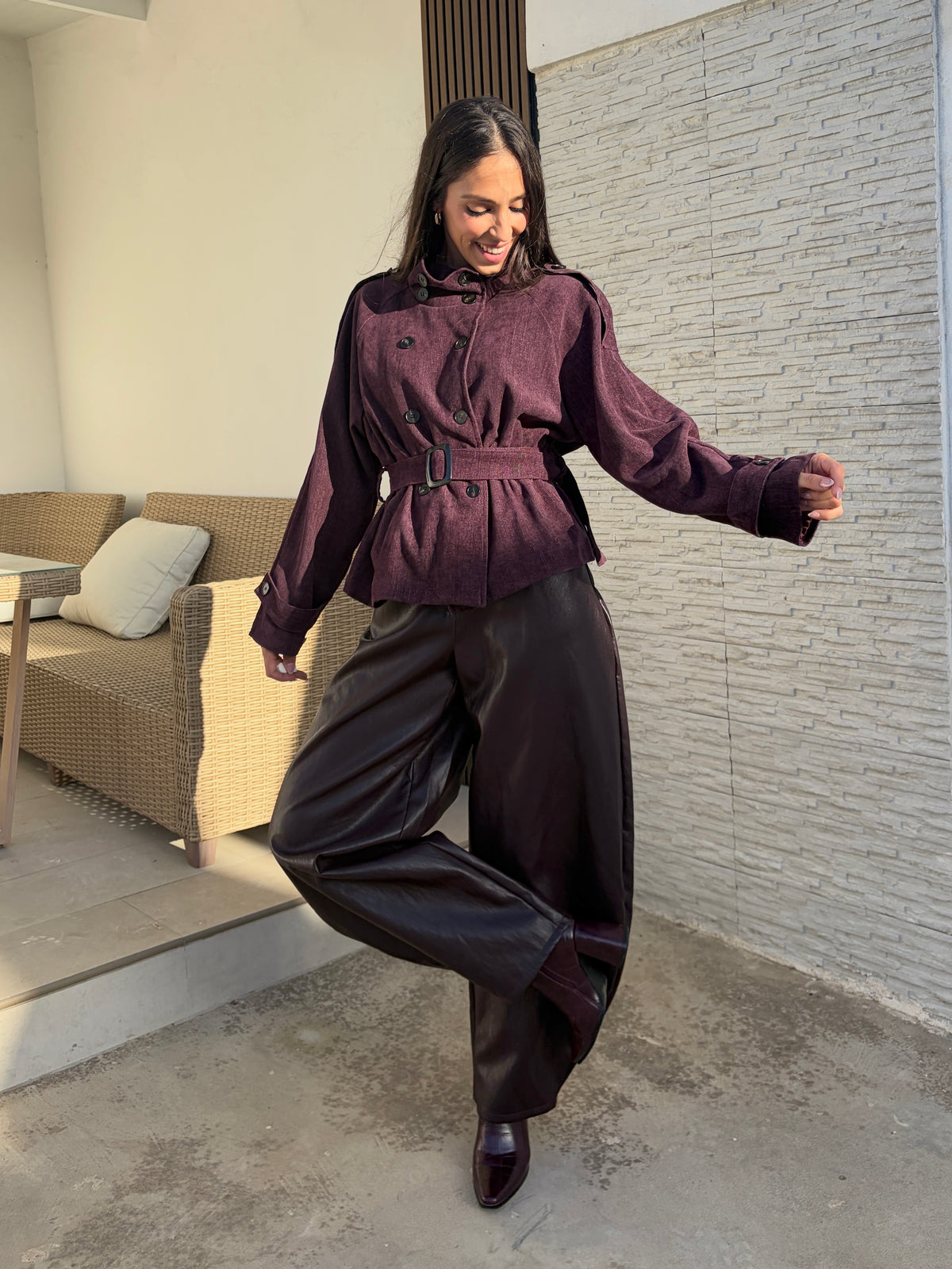 Pantalón polipiel burdeos